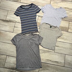 🛍️ Lot of 4 summer t-shirts. Size XS